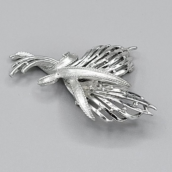 Judy Lee Leaf Ribbon Silver Tone Brooch Pin Signed Vintage 3 in - Picture 3 of 9